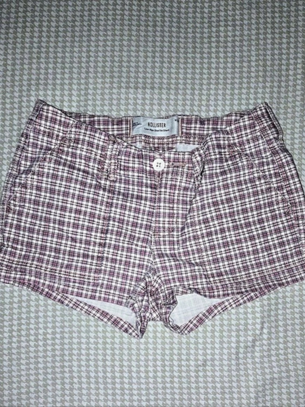 Hollister Low-Rise Shortie Short Plaid Shorts in Pink & White Waist 26